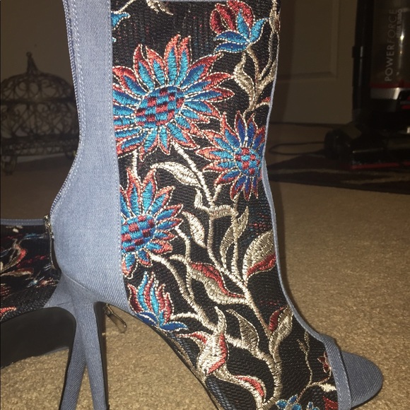 Hot pumps in various sizes 8.5, 9, 7; 10 - Picture 4 of 5